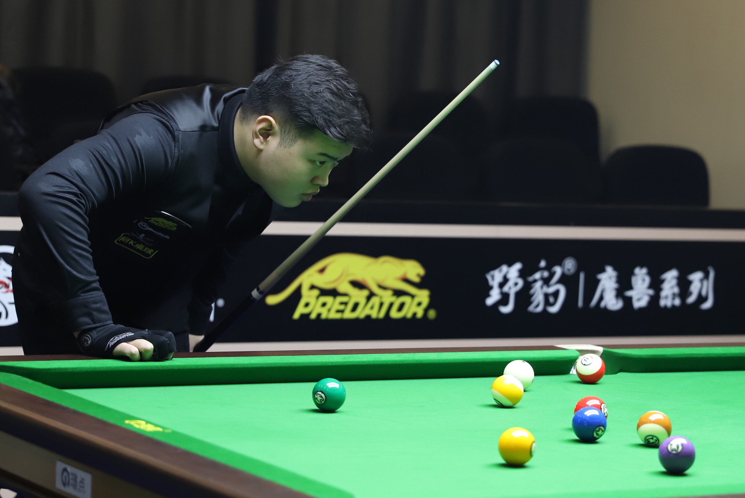 从“跑不死”到“贪不够”，李铁的黑白足球人生.