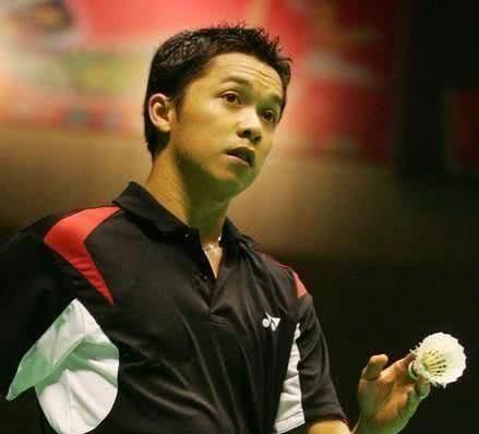 从“跑不死”到“贪不够”，李铁的黑白足球人生.